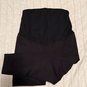 Zella Maternity capri legging. Size S. Smoke free home.